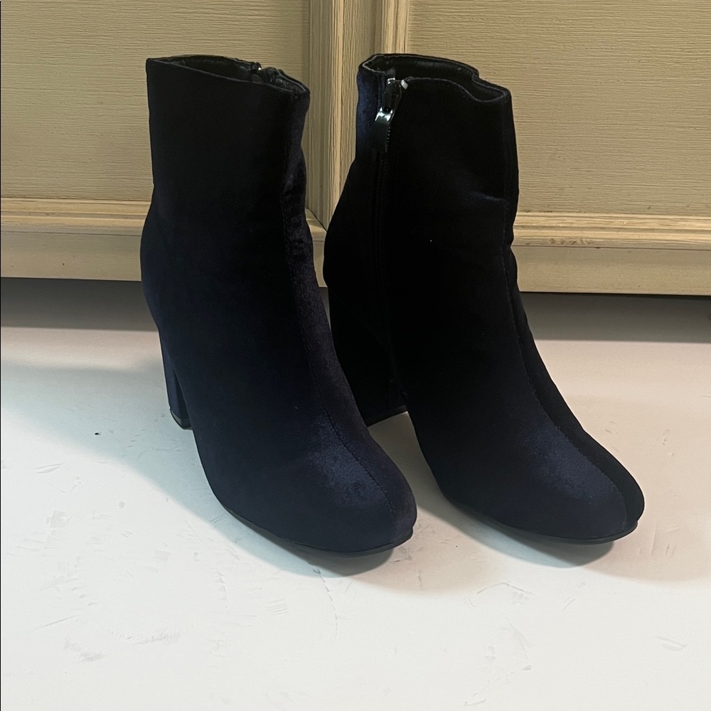 Elegant Dark Blue Ankle Boots